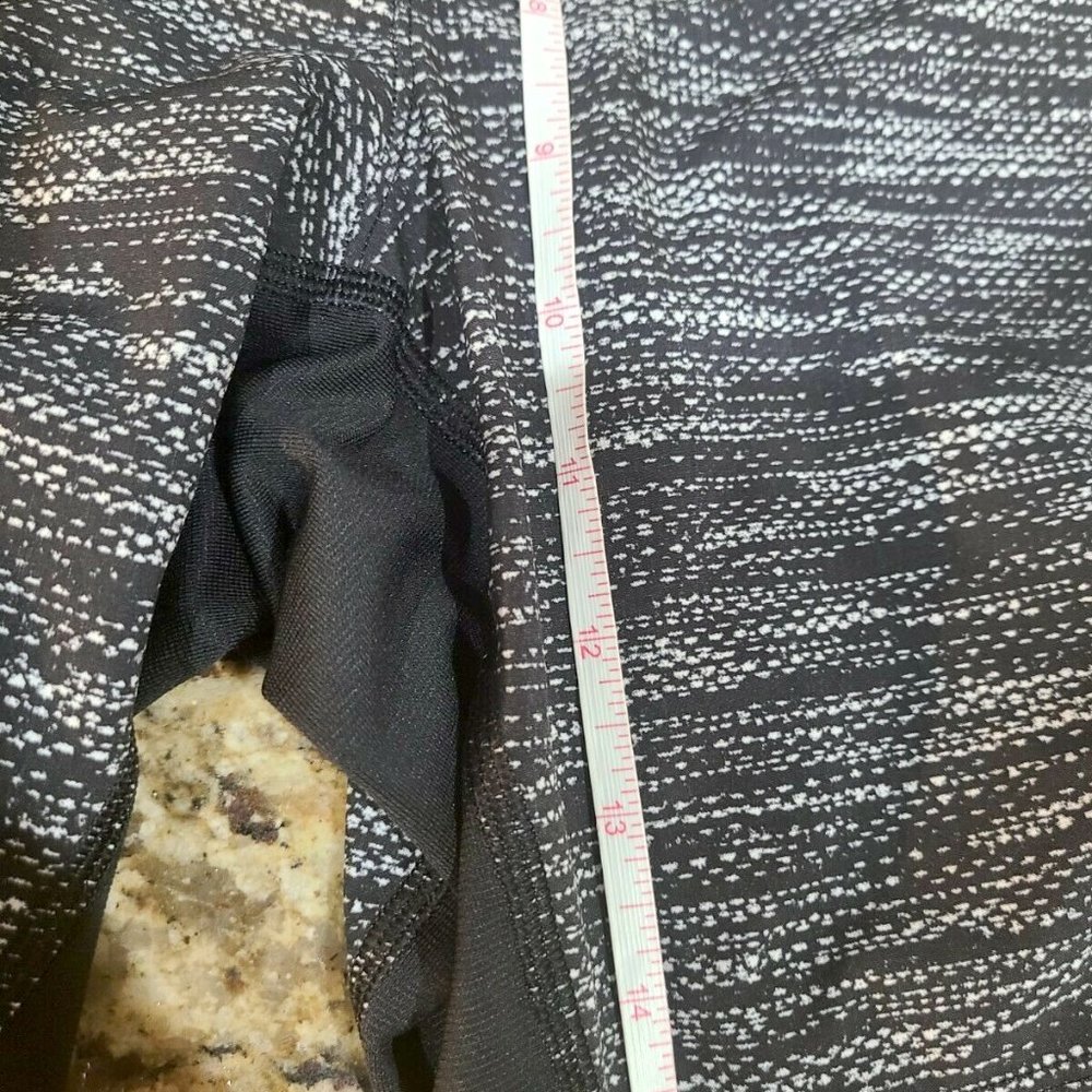 Lululemon Mens Running Shorts with Biker Lining - Picture 2 of 8